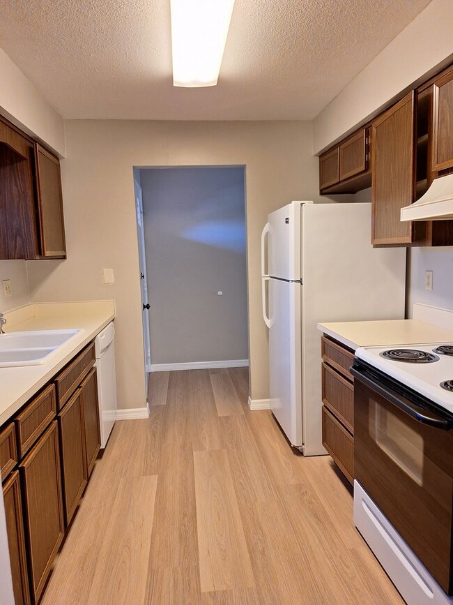 Building Photo - 2BR 2BA SHANGRI-LA DUPLEX