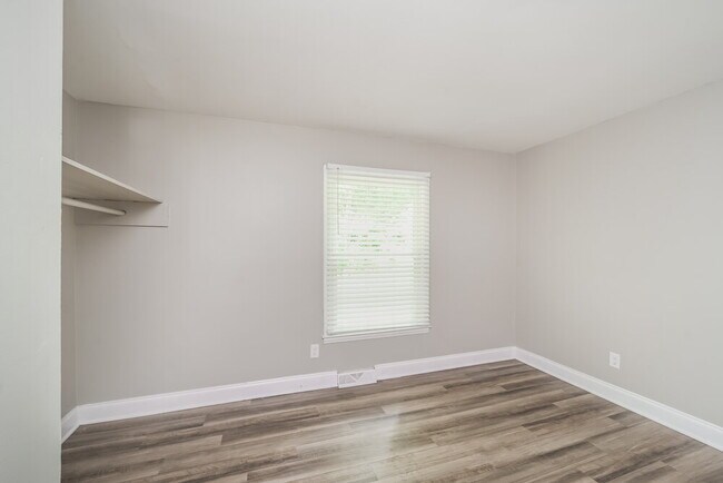 Building Photo - 617 Dunbrook Ln
