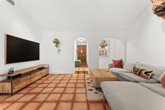 Building Photo - 6408 Sunnysky Way