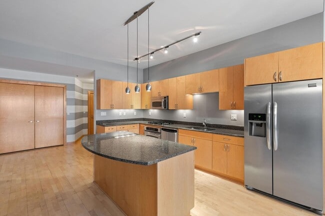 Building Photo - 401 N 2nd St