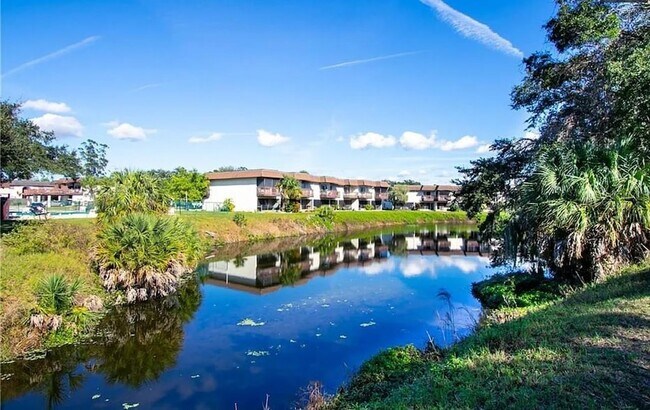 Building Photo - 3225 Ramblewood Dr N