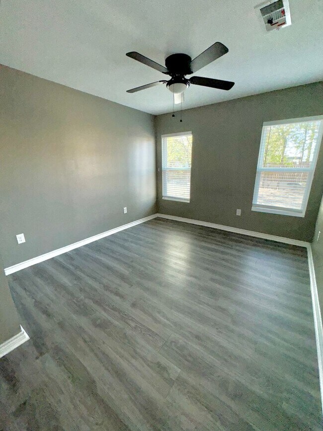 Building Photo - AVAILABLE SOON!