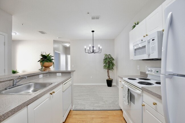 Building Photo - Crescent Place 26-100