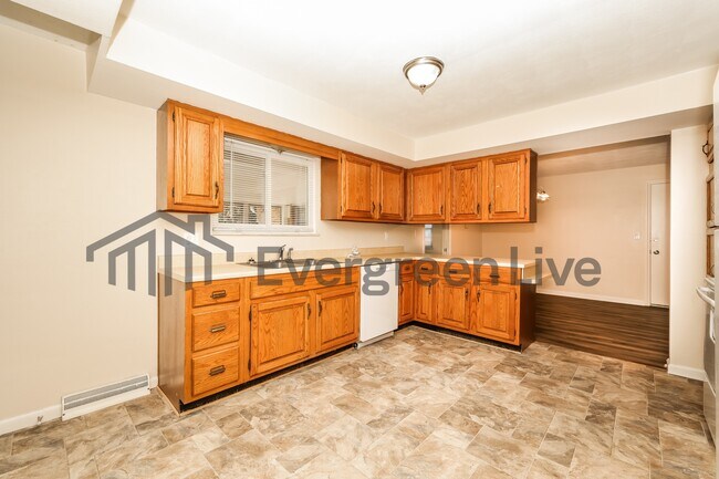 Building Photo - 120 Hilltop Dr