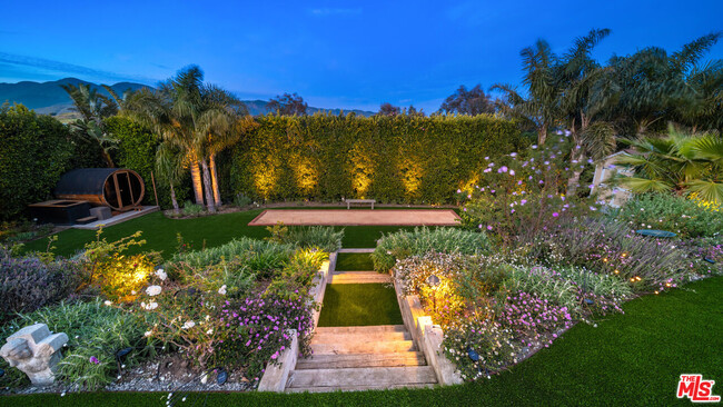 Building Photo - 6540 Dume Dr