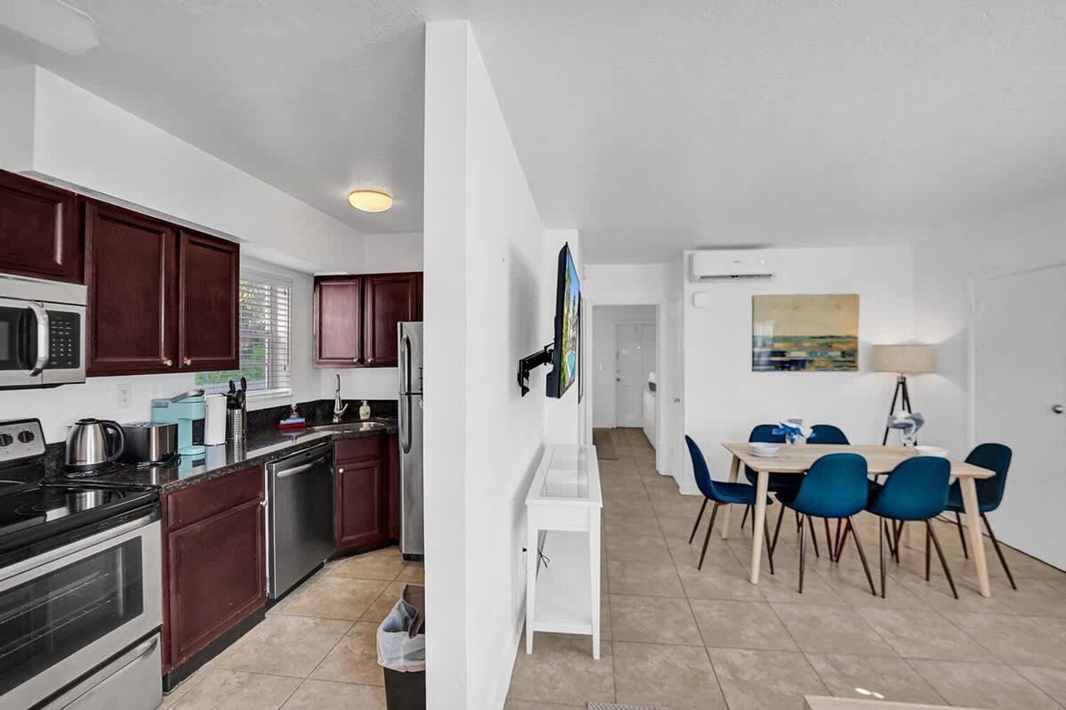 Building Photo - 335 Desoto St