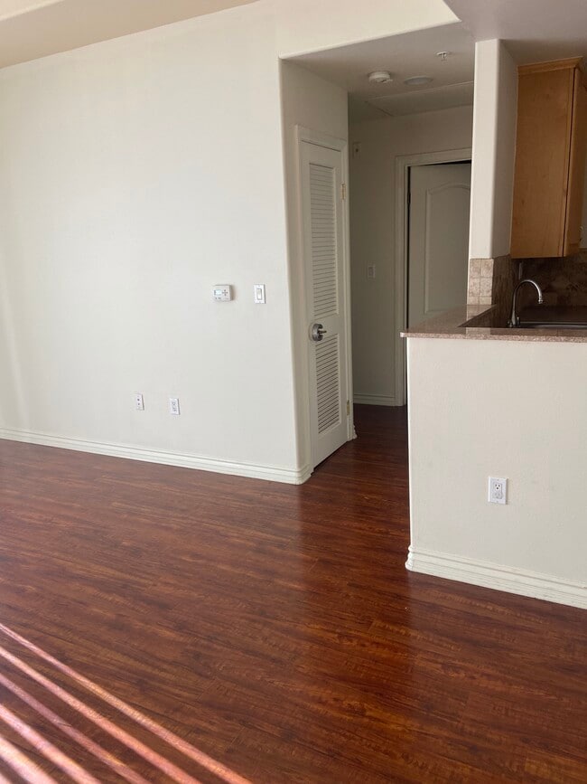 Building Photo - 303 W Verdugo Ave