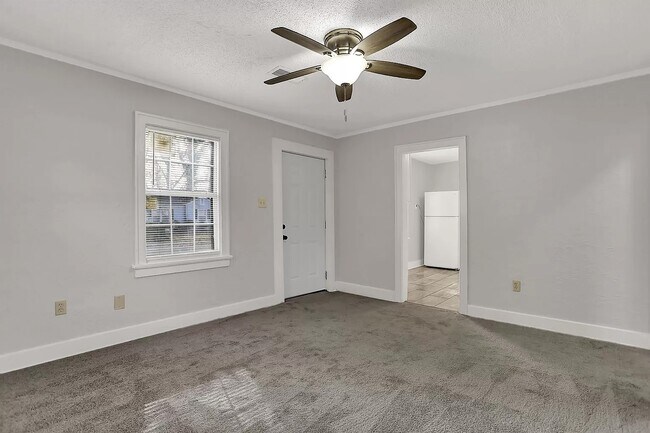 Building Photo - 3088 Manhattan Ave