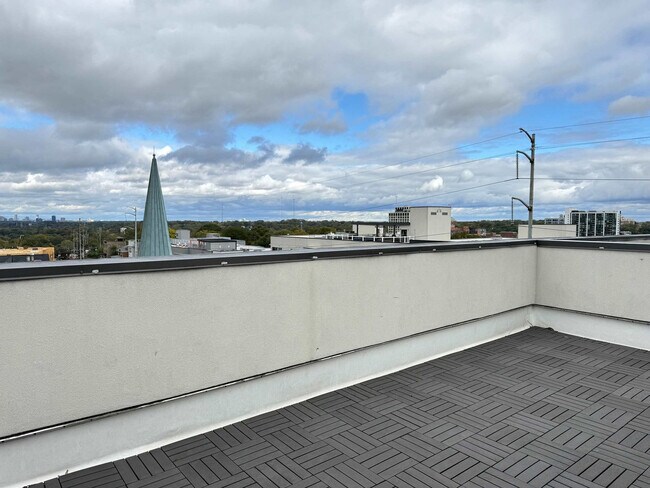 Building Photo - 542 Boulevard NE