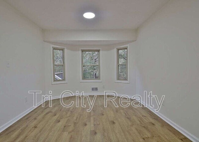 Building Photo - 150 Drennan Dr