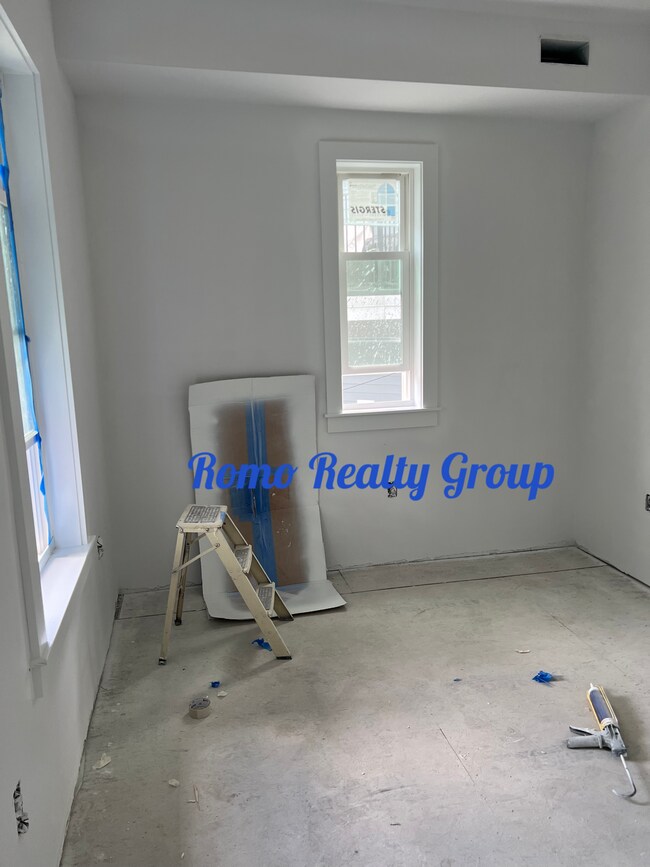 Building Photo - 478 E 4th St