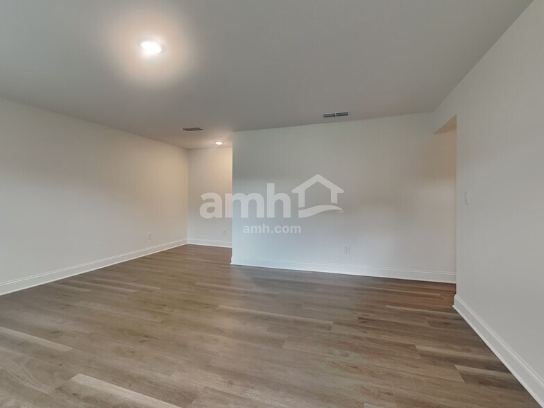 Building Photo - 1654 Soapstone Rd