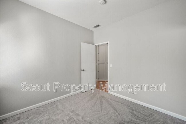 Building Photo - 43120 Avola Ct