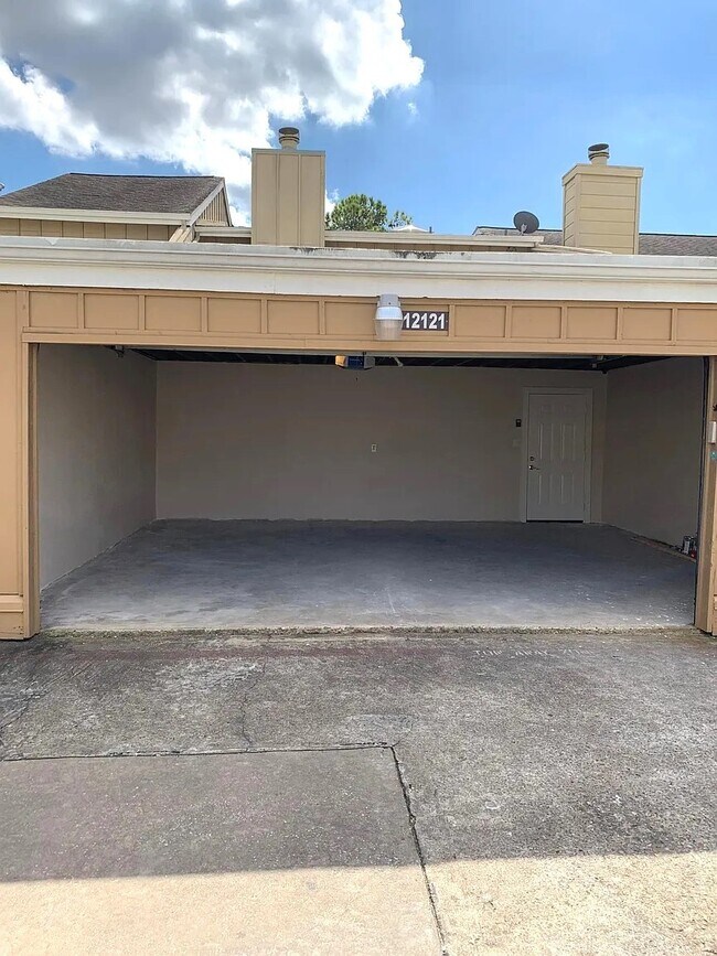 Building Photo - 12121 Bob White Dr