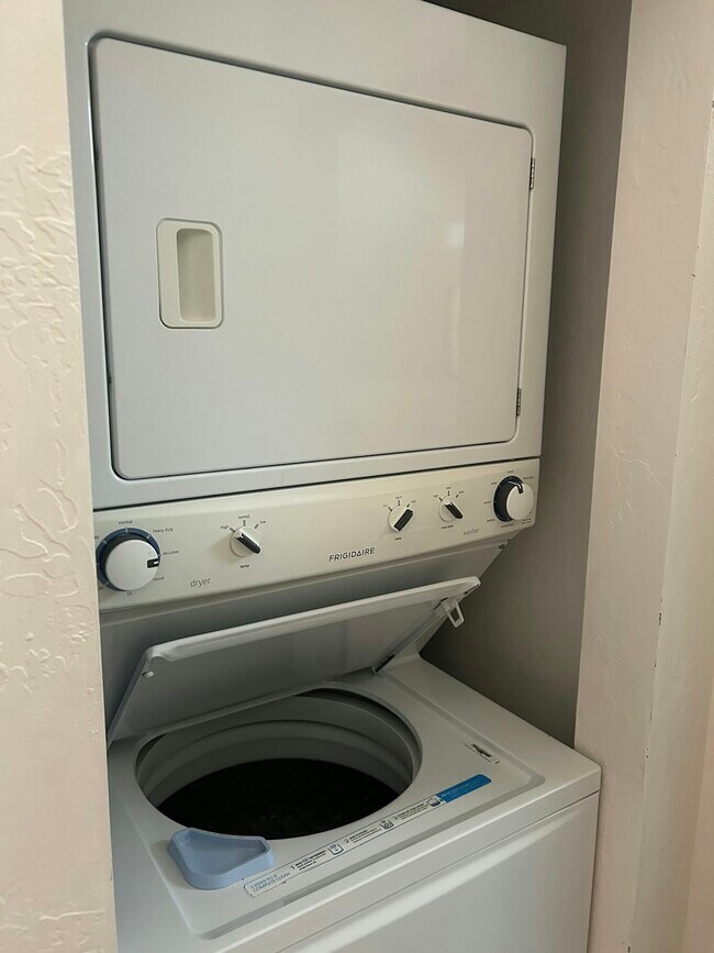 Building Photo - 15560 Weather Rock Way