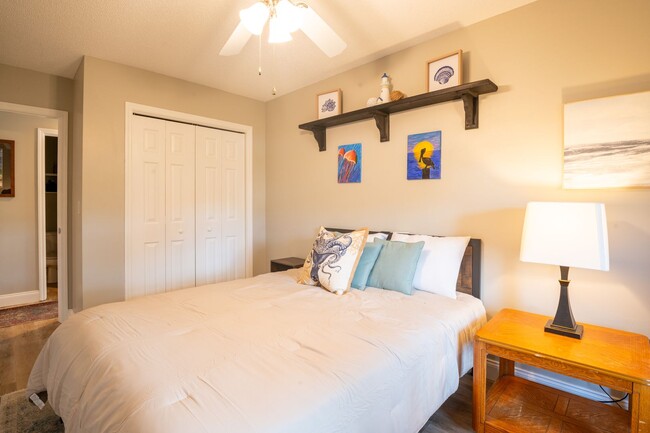 Building Photo - FURNISHED MONTHLY RENTAL-AVAILABLE STARTIN...