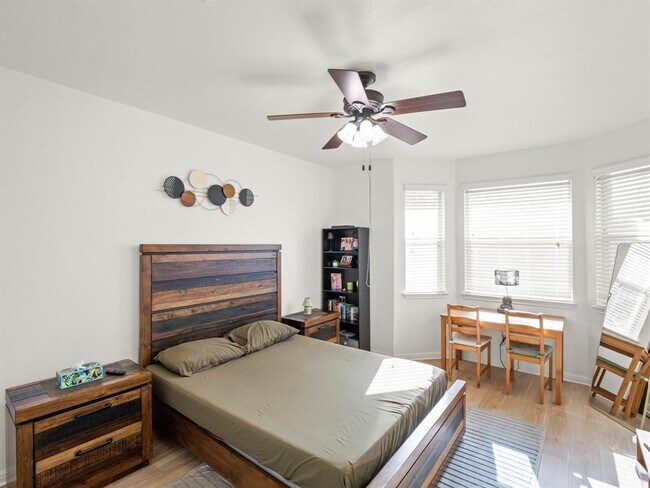 Building Photo - 4378 Green Tree Dr