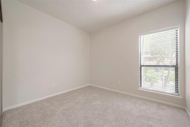 Building Photo - 2125 Augusta Dr