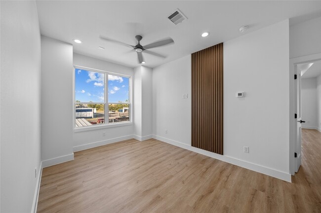 Building Photo - 4323 Rogers St