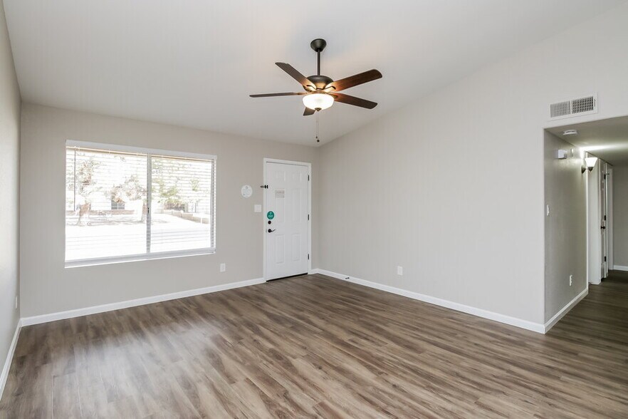 Building Photo - 3421 E Dragoon Ave