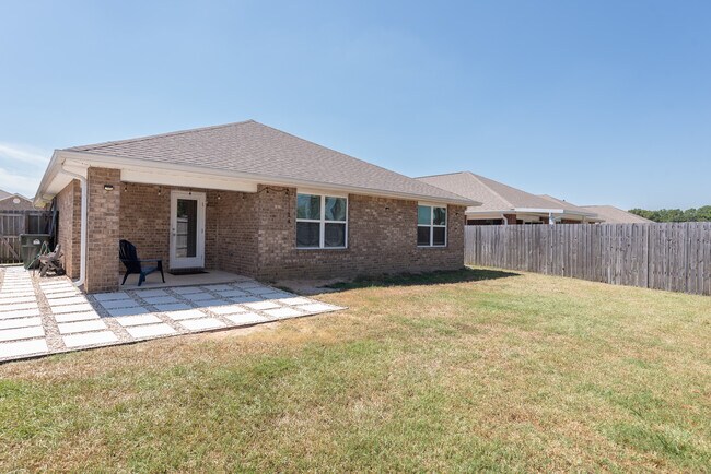 Building Photo - 7486 Oak Lake Blvd