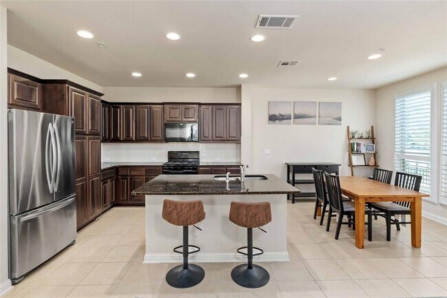 Building Photo - 6814 E Riverside Dr