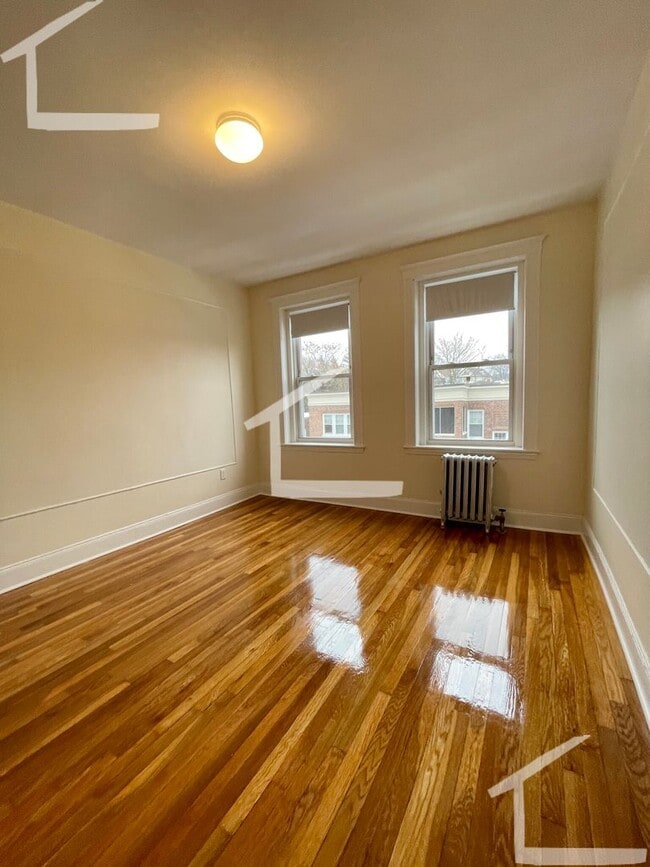 Building Photo - No Brokers Fee, No Security Deposit, Heat, Hot Water Included, Laundry on a Site