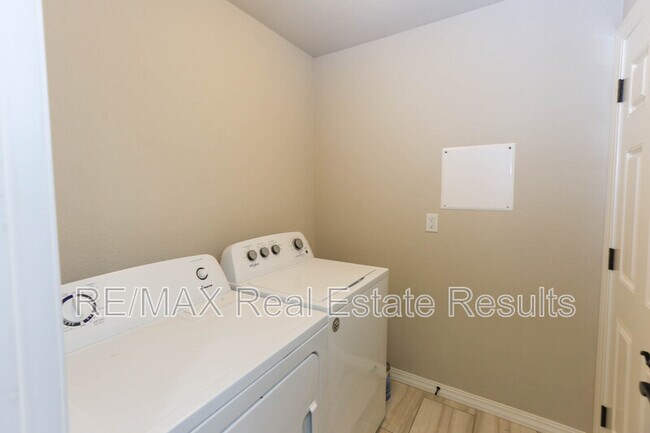 Building Photo - 4494 W Wales Dr