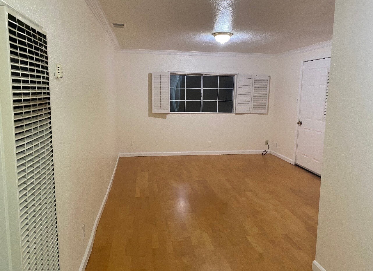 Living Room - 15040 Los Gatos Blvd