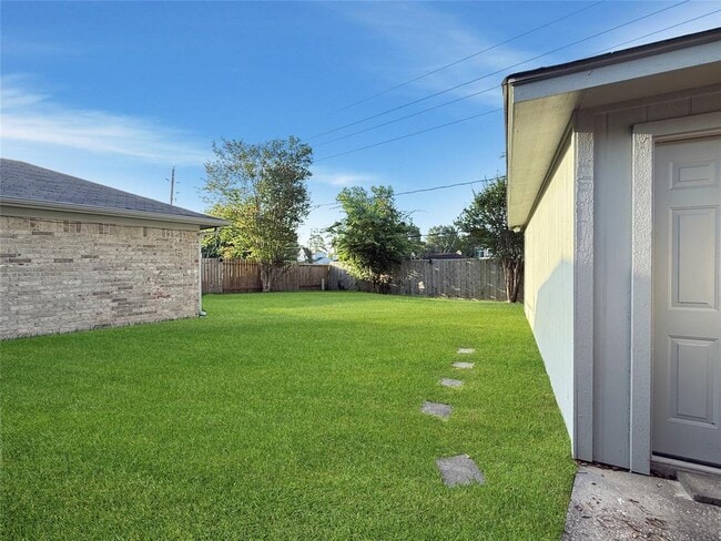 Building Photo - 9907 Windriver Dr