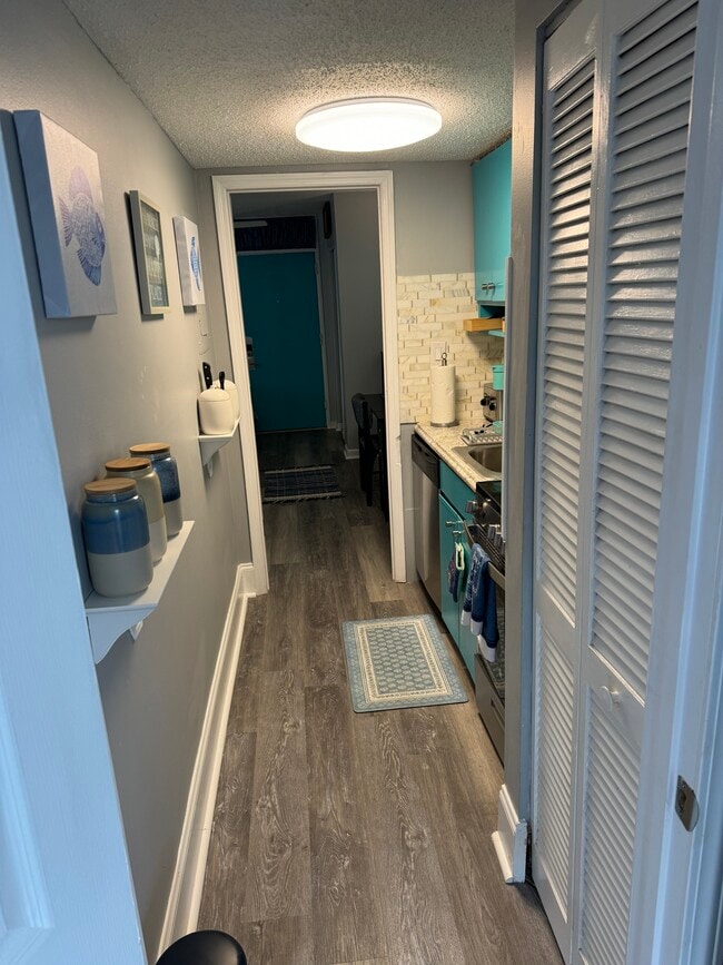 Building Photo - 210 75th Ave N