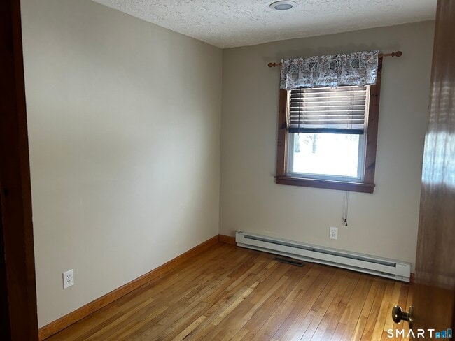 Building Photo - 5 Niles Rd