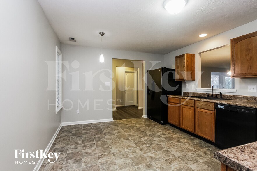 Building Photo - 5602 Wild Horse Dr