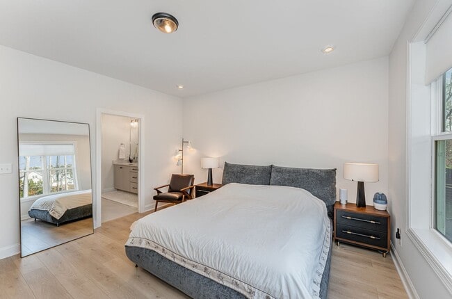 Building Photo - Contemporary 3 Bed, 2 Bath Ranch in Briar ...