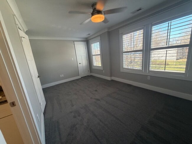 Building Photo - Portlock Square