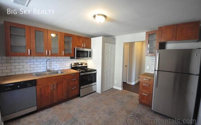 Building Photo - 452 W 3rd Ave