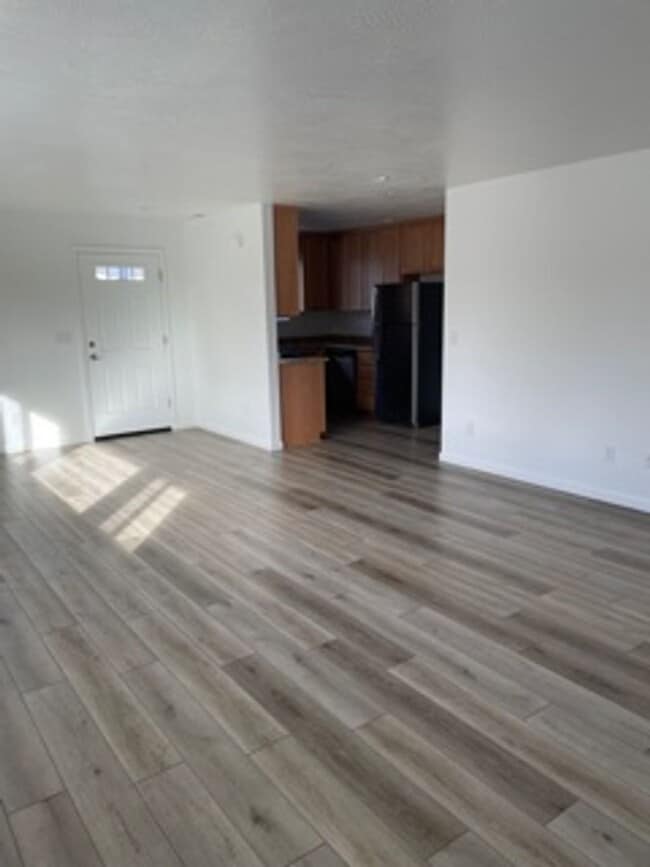 Building Photo - 3 BEDROOMS SINGLE LEVEL HOME