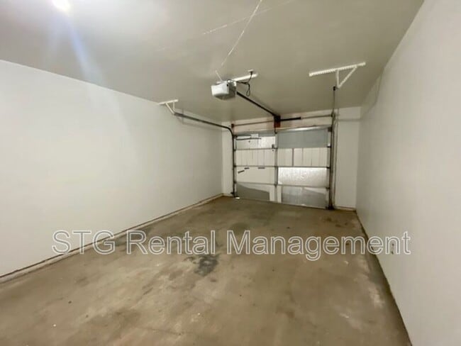 Building Photo - 76 E Center St