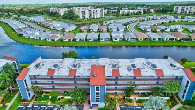 Building Photo - 14747 Cumberland Dr