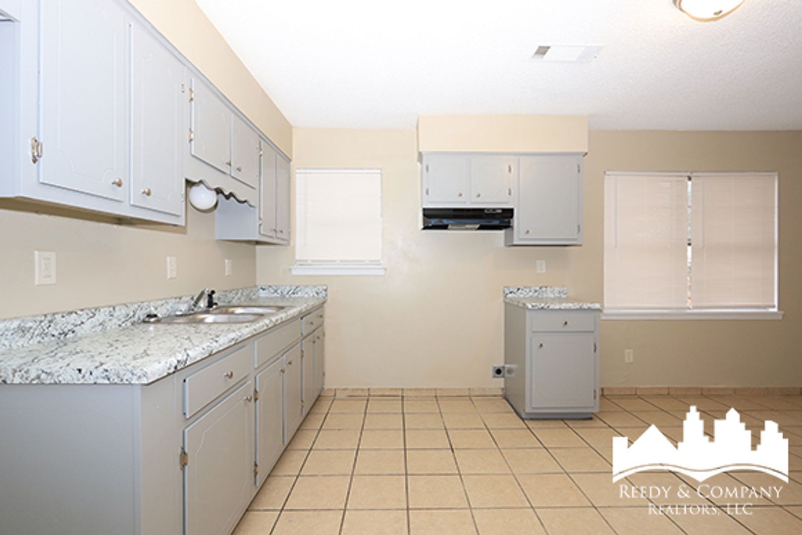 Building Photo - 5387 Cornstalk Cove