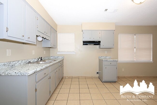 Building Photo - 5387 Cornstalk Cove