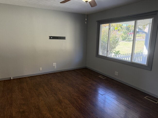 Building Photo - 602 Mitchell Dr