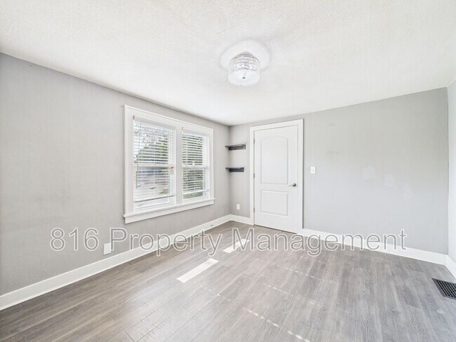 Building Photo - 701 W Kansas St