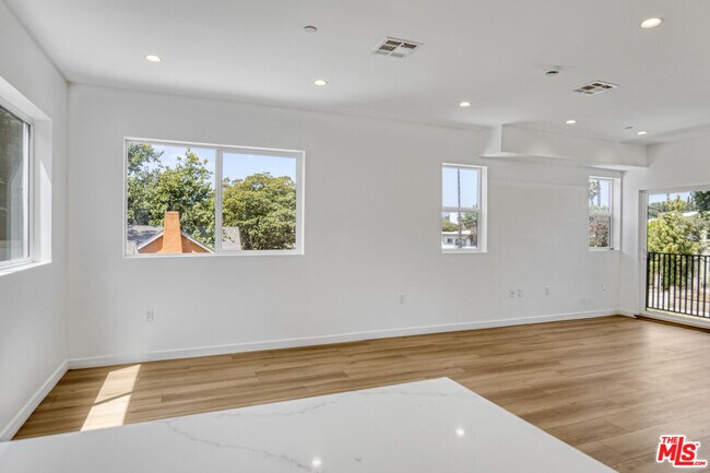 Building Photo - 10828 Hesby St