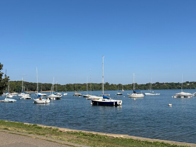 Building Photo - 4430 W Lake Harriet Pky