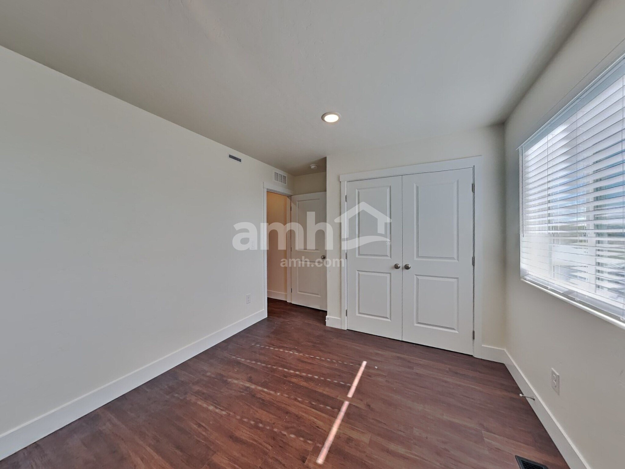 Building Photo - 971 N Nichole Ave