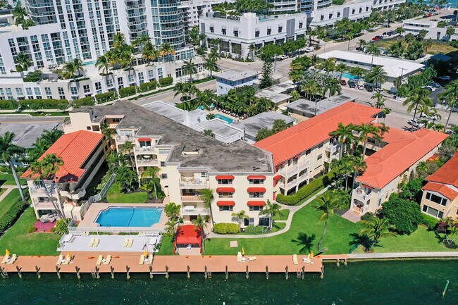 Building Photo - 2908 Bayshore Dr