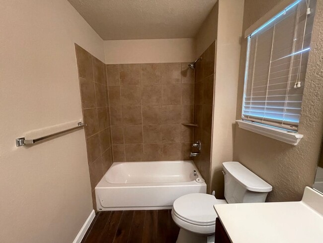 Building Photo - BEAUTIFUL 3 BEDROOM 2.5 BATH FEATURING A LUXURY KITCHEN WITH WHITE GRANITE COUNTERS, GRAY CABINET...