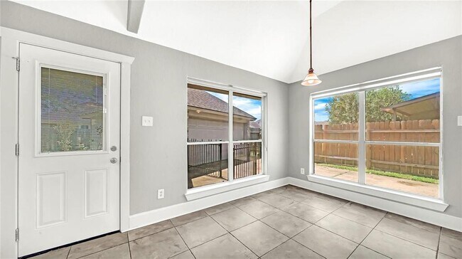 Building Photo - 3412 Glastonbury Dr