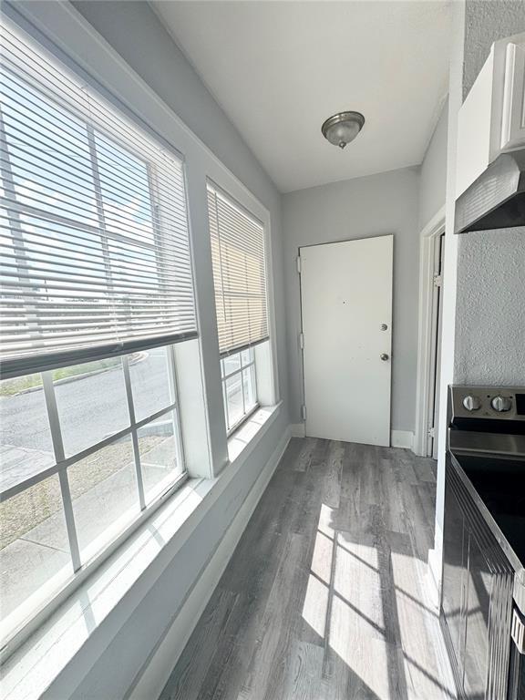 Building Photo - 704 Cordova Dr